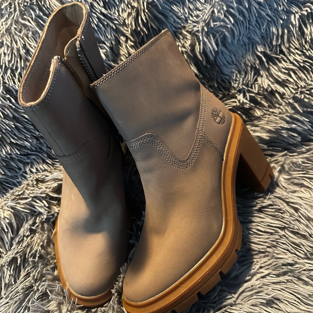 Timberland Women's Taupe Nubuck Ankle Boots